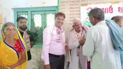 ભચાઉ: કચ્છ જિલ્લા કૉંગ્રેસ પ્રમુખ તરીકે વીકે હુંબલની નિમણૂક થતા રબારી સમાજવાડી ખાતે સન્માન કાર્યક્રમ યોજાયો