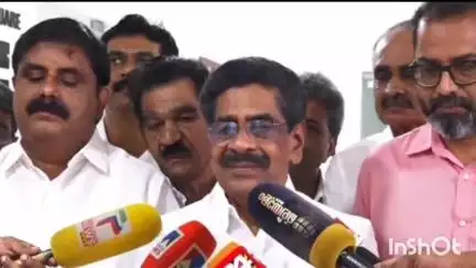 കോഴിക്കോട്: ക്യാപ്റ്റനും മേജറുമല്ല സോൾജ്യേഴ്‌സാണ് ആവശ്യം, കമ്മ്യൂണിസ്റ്റുകൾ മരണവ്യാപാരികളെന്നും മുല്ലപ്പള്ളി ഡി.സി.സി ഓഫീസിൽ പറഞ്ഞു