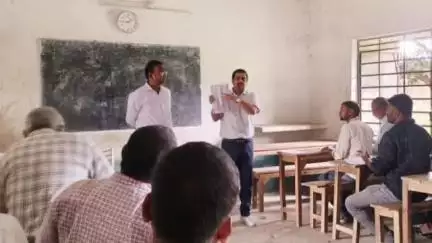 छातापुर: सुपौल: डीएम छातापुर के रतनसार और कटही मिडिल स्कूल पहुंचे, की बैठक
