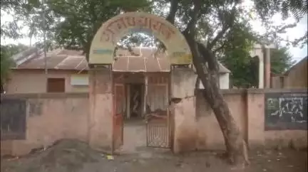 मेहकर: गोहगांव दांदडे येथील ग्रामसेवक विजयकुमार धोंडगे यांच्यावर अखेर निलंबनाची कारवाई