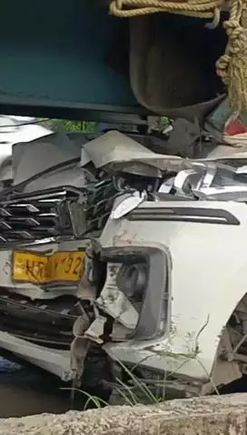 नेशनल हाईवे संख्या 48 पर महरोज पुलिया के पास ट्रेलर और कार में हुई भिड़ंत