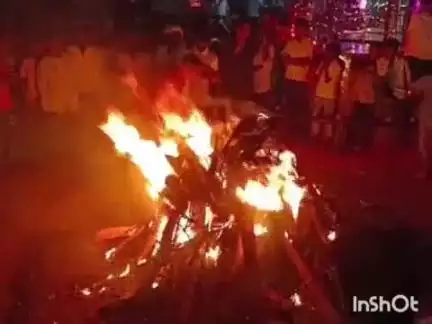 ಹುಮ್ನಾಬಾದ್: ಹುಡುಗಿಯಲ್ಲಿ ಅಗ್ನಿ ಹಾಯುವ ಮೂಲಕ ಪೀರಗಳ ಪ್ರತಿಷ್ಟಾಪನೆ ಹಬ್ಬ ಮೊಹರಂ ಸಂಪನ್ನ್