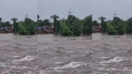 बांके बाजार मंडावर नदी में आया उफान पानी क्षेत्र के लोग देखकर रह गए दंग वीडियो हो रहा है वायरल..!!