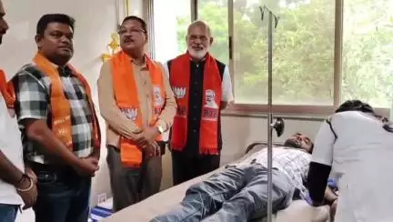 હાંસોટ: કાકા બા હોસ્પીટલ ખાતે ભારતીય જનસંઘના સંસ્થાપક ડૉ. શ્યામા પ્રસાદ મુખર્જીના બલિદાન દિવસ નિમિત્તે રક્તદાન શિબિર યોજાઈ