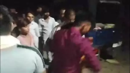 महावन: गांव डेहरुआ में बारात निकासी और डीजे बजाने पर 2 पक्षों में हुआ पथराव, 2 घायल और 2 गिरफ्तार