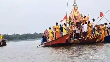 ଖୋର୍ଦ୍ଧା: ଚିଲିକାରେ ଜଗନ୍ନାଥଙ୍କ ବାହୁଡା ଯାତ୍ରା : ଚିଲିକା ର ନୀଳ ର ନୀଳ ଜଳ ରାଶିରେ ଅନୁଷ୍ଠିତ ହୋଇଛି ୫ଘଣ୍ଟିକା ୩୦ମିନିଟରେବିରଳ ବାହୁଡ଼ା ଯାତ୍ରା,
