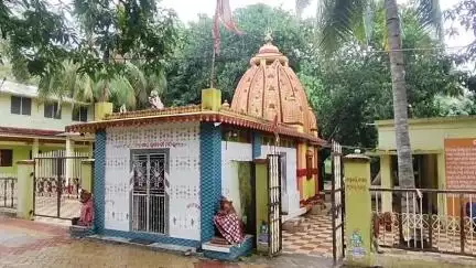ଖଲ୍ଲିକୋଟ୍: ସାନ ଘାଟି ଡାଳଖାଇ ମନ୍ଦିରରେ ପୂଜକ ଙ୍କୁ ବାହାର ପଟୁ କବାଟ ଗେଡ଼ା ପକାଇ ମନ୍ଦିର ହୁଣ୍ଡୀ ଭାଙ୍ଗି ଟଙ୍କା ଲୁଟି ନେଲେ ଦୁର୍ବୃତ୍ତ