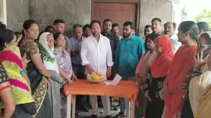పలమనేరు: నిబంధన తొలగింపుపై ఆర్పీలు సంతోషం వ్యక్తం చేస్తూ ఎమ్మెల్యే అమర్ కు సన్మానం