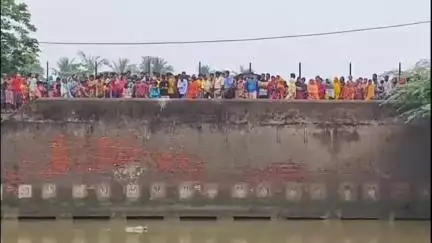 তমলুক: মঙ্গল চকের ১১ফুকার এলাকা থেকে আজ এক অজ্ঞাত পরিচয় মহিলার দেহ উদ্ধার করলো পুলিশ,এলাকায় চাঞ্চল্য