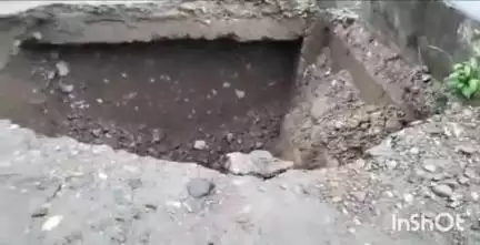 जवाली: भरमाड़ से दरकाटी मार्ग फिर हुआ बंद, सिदपुरघाड पुल के एक छोर से सड़क धंसी