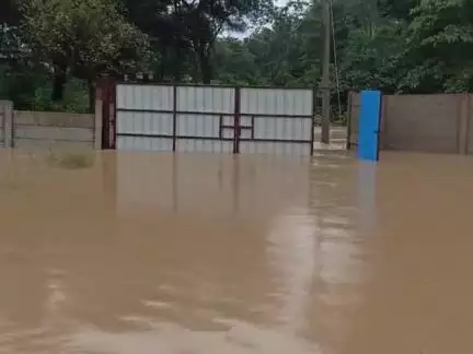 ग्राम चिताबहार बाढ़ से सभी मुख्य मार्ग बंद