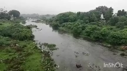 મોડાસા: શહેરમાં માંથી પસાર થતી માઝુમ નદીમાં ડેમનું પાણી છોડાતા નદી વહેતી થઈ
