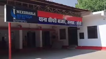 झांसी: भोजला गांव में 90 साल की दादी पर गंगाजल डालने से अचानक चलने लगी सांसे, झांसी शहर की गलियों में हो रही चर्चा