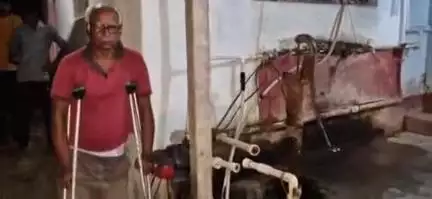 पूर्णिया पूर्व: रानीपरता बाजार में मोटर चोरी करते चोर को ग्रामीणों ने रंगे हाथ पकड़ा, जमकर पिटाई की
