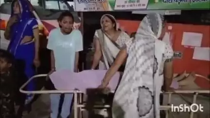 उतरौला: शनिवार को एक महिला की संदिग्ध परिस्थितियों में फांसी लगाकर मौत के मामले में पुलिस ने FIR दर्ज किया