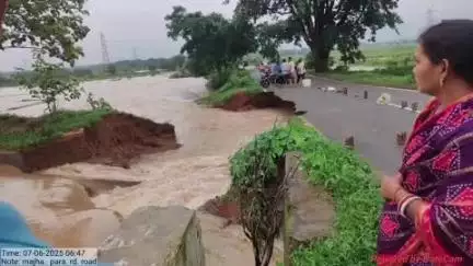 ସୁନ୍ଦରଗଡ ସହର: ବର୍ଷାରେ ଭାଙ୍ଗି ଧୋଇଗଲା ମଝାପଡ଼ା ଅମସ ରଙ୍ଗା ପୂର୍ତ୍ତ ବିଭାଗ ସଡ଼କର 60 ମିଟରରୁ ଅଧିକ ରାସ୍ତା, ଯାତାୟାତ ବାଧାପ୍ରାପ୍ତ