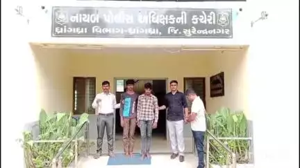 ધ્રાંગધ્રા: મસાણ ની મેલડી માઁ મંદિરે ચોરી કરનાર 2 ઈસમો નું પોલીસે જાહેર સરઘસ કાઢીને કાયદાનું ભાન કરાવ્યું