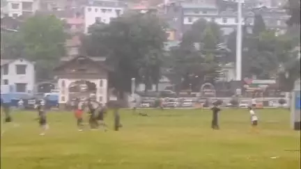 चम्बा: चंबा के ऐतिहासिक चौगान नंबर एक में बारिश के बीच खिलाड़ियों ने खेले हॉकी और फुटबॉल के मैच