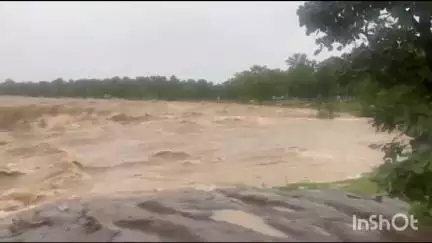लाई अमृतधारा जलप्रपात का जलस्तर बढ़ा, सैलानियों की आवाजाही पर रोक, प्रशासन ने जारी की चेतावनी