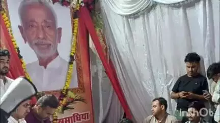 भिंड नगर: केंद्रीय मंत्री ज्योतिरादित्य सिंधिया ने भिंड में पूर्व विधायक शिव शंकर समाधिया को श्रद्धांजलि दी