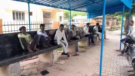 मैनपुरी: बेवर क्षेत्र में संदिग्ध परिस्थिति में किशोर ने फांसी लगाकर आत्महत्या की, पुलिस ने शव पीएम के लिए भेजा
