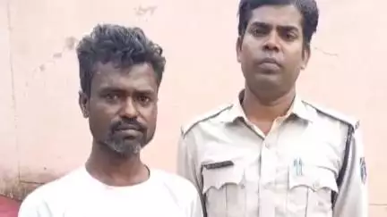 कोटा: रतनपुर महामाया मंदिर पार्किंग से मोटरसाइकिल चोरी कर फरार एक आरोपी को रतनपुर पुलिस ने किया गिरफ्तार