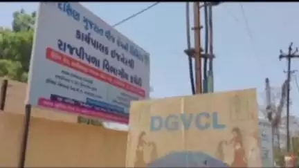 નાંદોદ: વીજ કંપની ની કામગીરી કભી ખુશી કભી ગમ જેવી,સતત વ્યસ્ત રહેતા ફોન ની ઝંઝટ માંથી છુટકારા માટે શરૂ કરેલ હેલ્પલાઇન નંબર પણ ધીમ