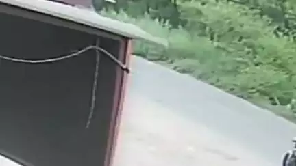 बुलंदशहर: गुलावठी में बाइक सवारों ने BSF के रिटायर्ड जवान के गले से झपटी सोने की चैन, घटना का CCTV वीडियो हुआ वायरल