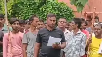 दातागंज: ककराला में मानदेय को लेकर सफाई कर्मचारियों ने शुरू किया हड़ताल और धरना प्रदर्शन