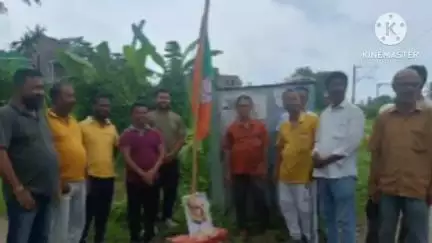 ঠাকুরপুকুর-মহেশতলা: মহেশতলা ৫ নম্বর বিজেপির মন্ডলের পক্ষ থেকে শ্যামাপ্রসাদ মুখার্জির ১২৫ তম জন্মদিন উদযাপন করা হয়।