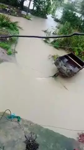 बांसखेड़ा में करीब 6:00 से हुई बारिश जिसमें लोगों को एक घरों में भरा या पानी