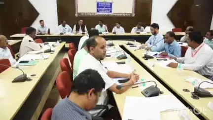 जगदलपुर: जिला कार्यालय में जिला स्तरीय परामर्शदात्री एवं पुनरीक्षण समिति की बैठक आयोजित