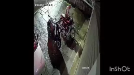 കണയന്നൂർ: ഇയ്യാട്ട് ജങ്ഷനിൽ നിന്ന് ബൈക്ക് മോഷ്ടിക്കുന്നതിന്റെ സി.സി.ടി.വി ദൃശ്യം പുറത്ത്