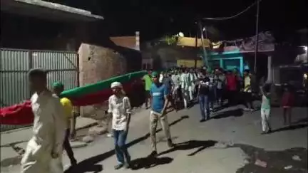 कन्नौज: जेरकिला मोहल्ले में देर रात निकाला गया अलम का जुलूस, इमाम हुसैन की शहादत को किया गया याद