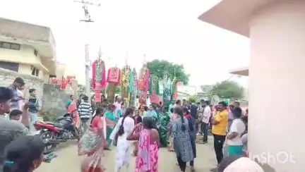 రాయపర్తి: రాయపర్తి మండల కేంద్రంలో ఘనంగా మొహరం వేడుకలు చావడీల చుట్టూ తిరుగుతూ మహిళలు మొక్కులు తీర్చుకున్నారు