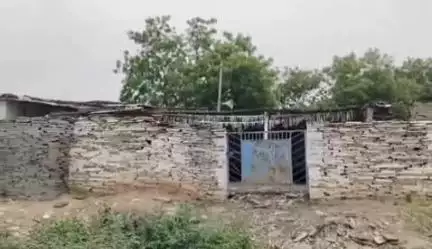 మార్కాపురం: సుందరయ్య కాలనీలోని ప్రభుత్వ పాఠశాలలో సరైన వసతులు లేక అవస్థలు పడుతున్న విద్యార్థులు #localissue