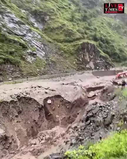 चुराह: कंगेला नाला पर बना पुल बहा, नकरोड-चांजु मार्ग हुआ ठप