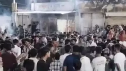 सीकर: जिले में इमामबाड़ों से बाहर निकाले गए ताजिए, कलाकारों ने मातमी धुनों के बीच करतब दिखाए