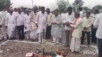 ಸಿಂಧನೂರು: ತುರವಿಹಾಳ ಪಟ್ಟಣದ ನೂತನ ಬಸ್ ನಿಲ್ದಾಣ ನಿರ್ಮಾಣಕ್ಕಾಗಿ ಶಾಸಕ ಆರ್ ಬಸನಗೌಡ ಭೂಮಿ ಪೂಜೆ