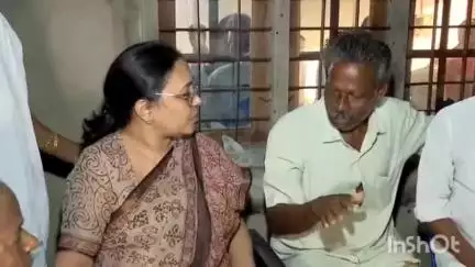 വൈക്കം: 'സർക്കാർ കൂടെയുണ്ടാകും', കെട്ടിടം വീണ് മരിച്ച ബിന്ദുവിന്റെ തലയോലപ്പറമ്പിലെ വീട് ആരോഗ്യ മന്ത്രി സന്ദർശിച്ചു