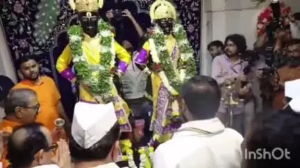 कल्याण: कल्याण येथे आषाढी एकादशी निमित्त विठ्ठल रुक्मिणी मंदिरात उपमुख्यमंत्री एकनाथ शिंदे यांच्या हस्ते महाआरती