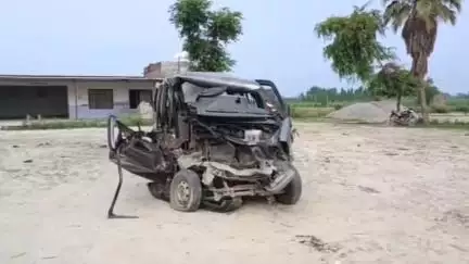 हसनपुर: रहरा धर्म कांटे के पास ईंट से लदी ट्रैक्टर ट्राली ने ईको में मारी जोरदार टक्कर, एक की मौत और तीन घायल