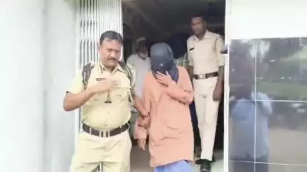 জলঙ্গি: সাগরপাড়ায বিয়ের মন্ডপ থেকেই বাড়িতে আর ফেরা হলো না,নাবালিকার বাবা,বর ও বরের বাবাকে গ্রেপ্তার করে শ্রী ঘরে পাঠালো পুলিশ