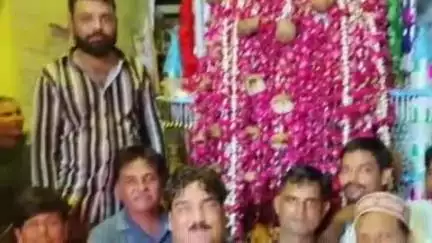 पीपलदा: इटावा में चौकियों पर ताजियों ने लिया मुकाम, हजरत इमाम हुसैन की शहादत को याद किया, मातमी धुनों के साथ सुपुर्द-ए-खाक होंगे