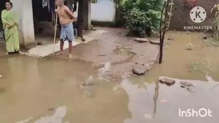 ଧର୍ମଗଡ: ବର୍ଷା ପାଣି ନିଷ୍କାସନ ପାଇଁ ଡ୍ରେନ ବ୍ୟବସ୍ଥା ନାହିଁ ତେନ୍ତୁଳିଖୁଣ୍ଟି ପଟେଲପଢା ଠାରେ ଘରେ ଘରେ ପସୁଛି ପାଣି ଅସହାୟ ୧୦ ପରିବାର

କଲମପୁର ପଣ୍