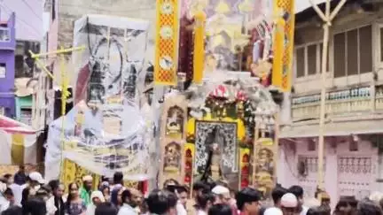 प्रतापगढ़: मातमी धुनों के बीच शहर में ताजियों का जुलूस निकला, सुरक्षा के विशेष इंतजाम किए गए