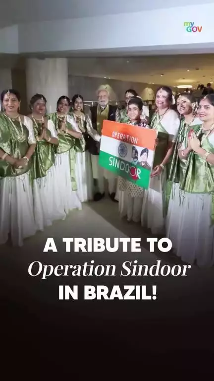 ಬ್ರಿಕ್ಸ್ ಶೃಂಗಸಭೆಗಾಗಿ ಪ್ರಧಾನಮಂತ್ರಿ ನರೇಂದ್ರ ಮೋದಿ ಅವರು ರಿಯೊಗೆ ಆಗಮಿಸಿದ ವೇಳೆ ಅನಿವಾಸಿ ಭಾರತೀಯರು ಅವರನ್ನು ಸ್ವಾಗತಿಸಿದರು.