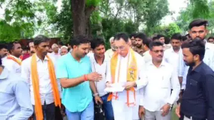 शाहजहांपुर: केंद्रीय मंत्री जितिन प्रसाद शाहजहांपुर पहुंचे, पार्टी के पदाधिकारियों, कार्यकर्ताओं और क्षेत्रीय लोगों से की मुलाकात