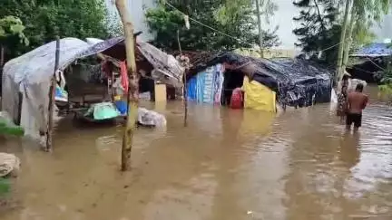 घनारी: गगरेट में 7 झुगियां जलमग्न, बारिश के पानी में डूब गया राशन व सामान