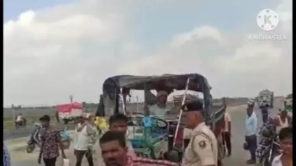 छपरा: छपरा-सिवान मार्ग पर पिकअप की टक्कर से बाइक सवार की मौत, एक घायल